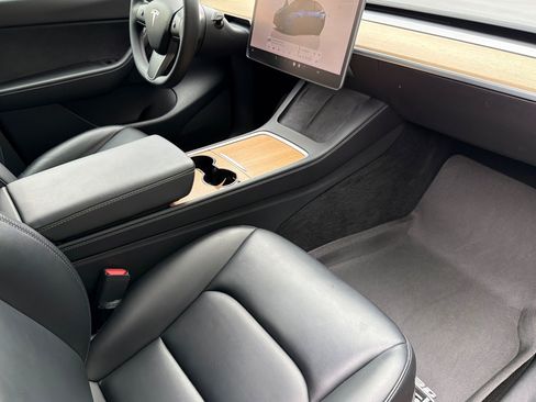 Used 2022 Tesla Model Y Performance AWD/4WD image 15