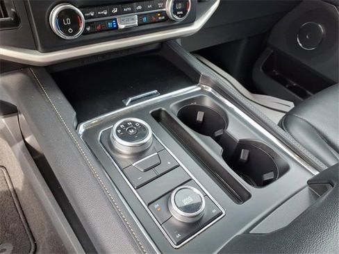 Used 2024 Ford Expedition Max XLT image 13