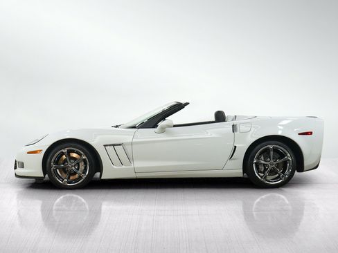 Used 2011 Chevrolet Corvette Grand Sport w/ Preferred Equipment Group RWD image 2
