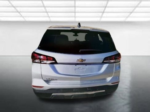 Used 2022 Chevrolet Equinox LT image 2