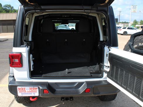 Used 2025 Jeep Wrangler Unlimited Rubicon AWD/4WD image 12