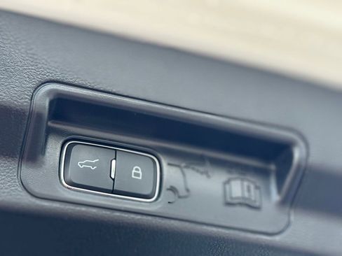 Used 2022 Ford Explorer Limited w/ Equipment Group 301A image 28