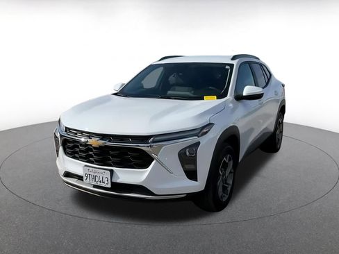 Used 2025 Chevrolet Trax LT image 7