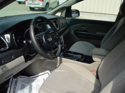 Used 2016 Kia Sedona LX w/ LX Convenience Package FWD image 14