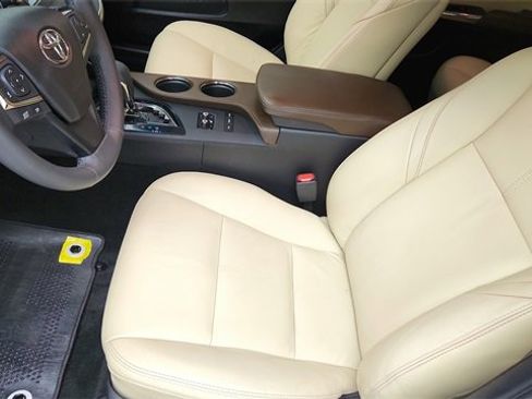 Used 2016 Toyota Avalon XLE Premium image 9