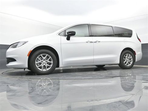 New 2026 Chrysler Voyager LX image 36
