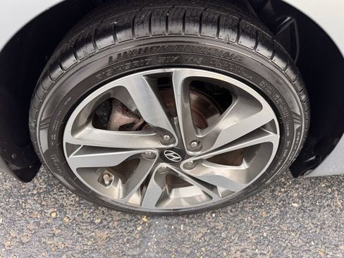 Used 2015 Hyundai Elantra Limited image 5