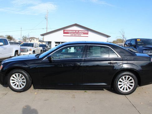 Used 2014 Chrysler 300 image 1
