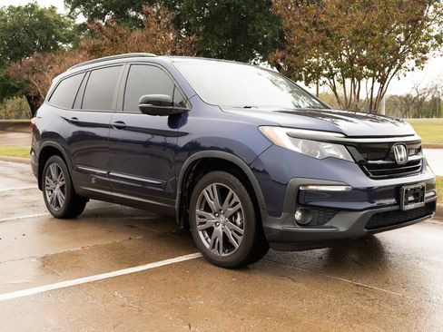 Certified 2022 Honda Pilot Sport image 2
