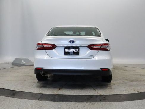 Used 2020 Toyota Camry XLE image 4