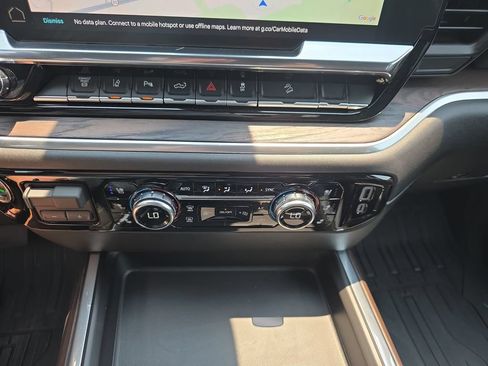 Used 2025 GMC Sierra 2500 SLT w/ SLT Premium Package AWD/4WD image 20