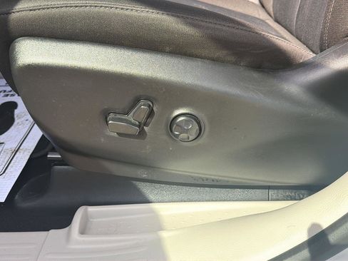 Used 2023 Chrysler Voyager LX FWD image 27