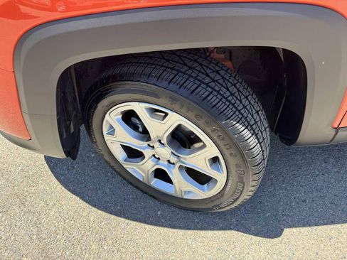 Used 2019 Jeep Renegade Latitude w/ Popular Equipment Group AWD/4WD image 36