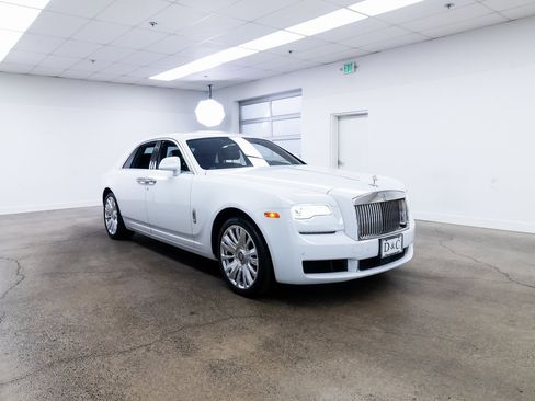 Used 2019 Rolls-Royce Ghost image 28