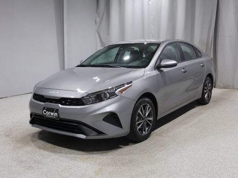 Used 2023 Kia Forte LXS w/ LXS Technology Package FWD image 7
