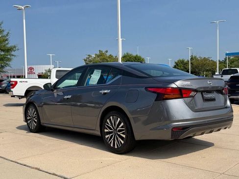 Used 2025 Nissan Altima 2.5 SV FWD image 7