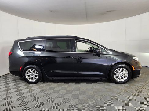 Used 2022 Chrysler Pacifica Touring-L image 8