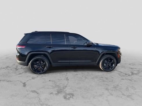 Certified 2023 Jeep Grand Cherokee Altitude image 9