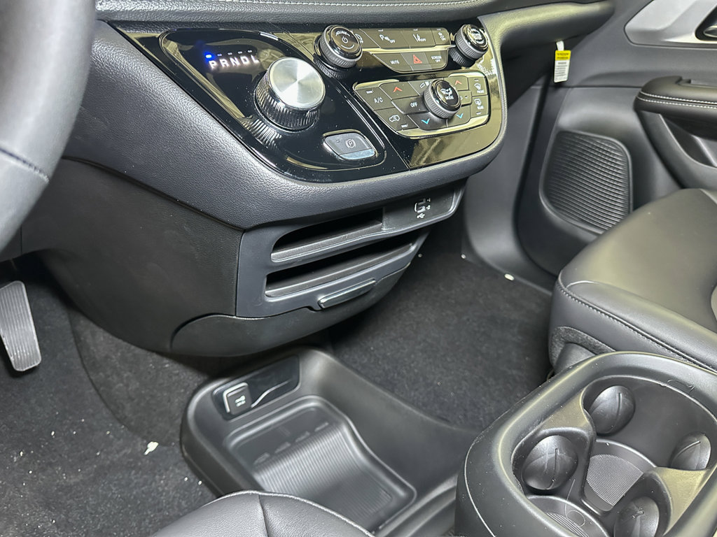 New 2027 Chrysler Pacifica Select AWD/4WD image 33