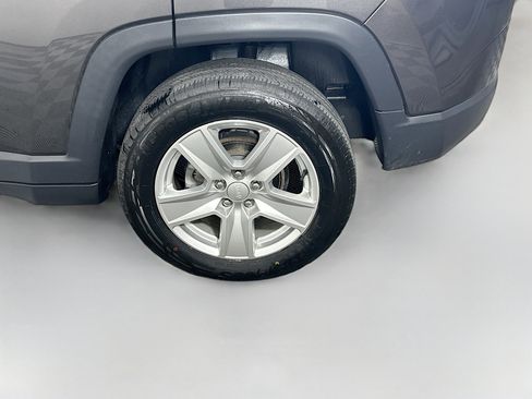 Used 2022 Jeep Compass Latitude AWD/4WD image 11