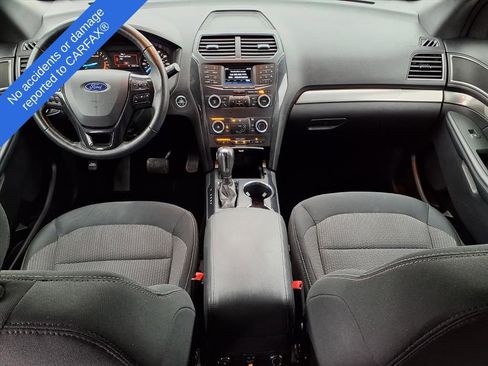 Used 2019 Ford Explorer XLT image 12