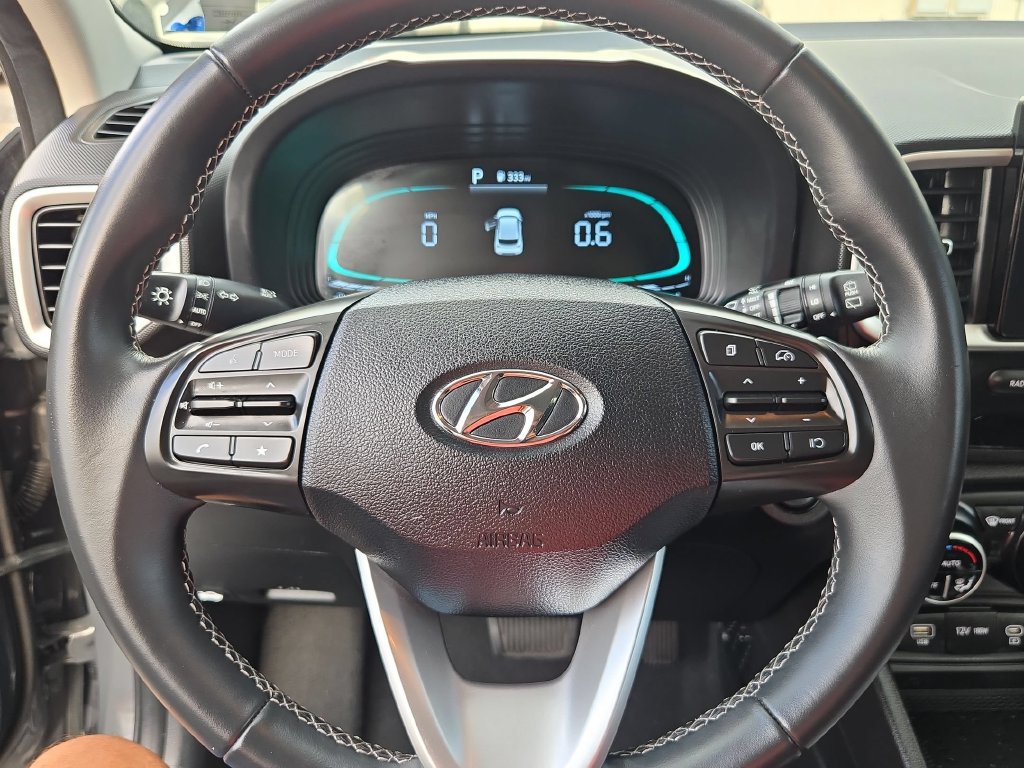 Used 2026 Hyundai Venue SEL FWD image 23