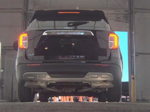 Used 2023 Ford Explorer XLT w/ Equipment Group 202A image 5