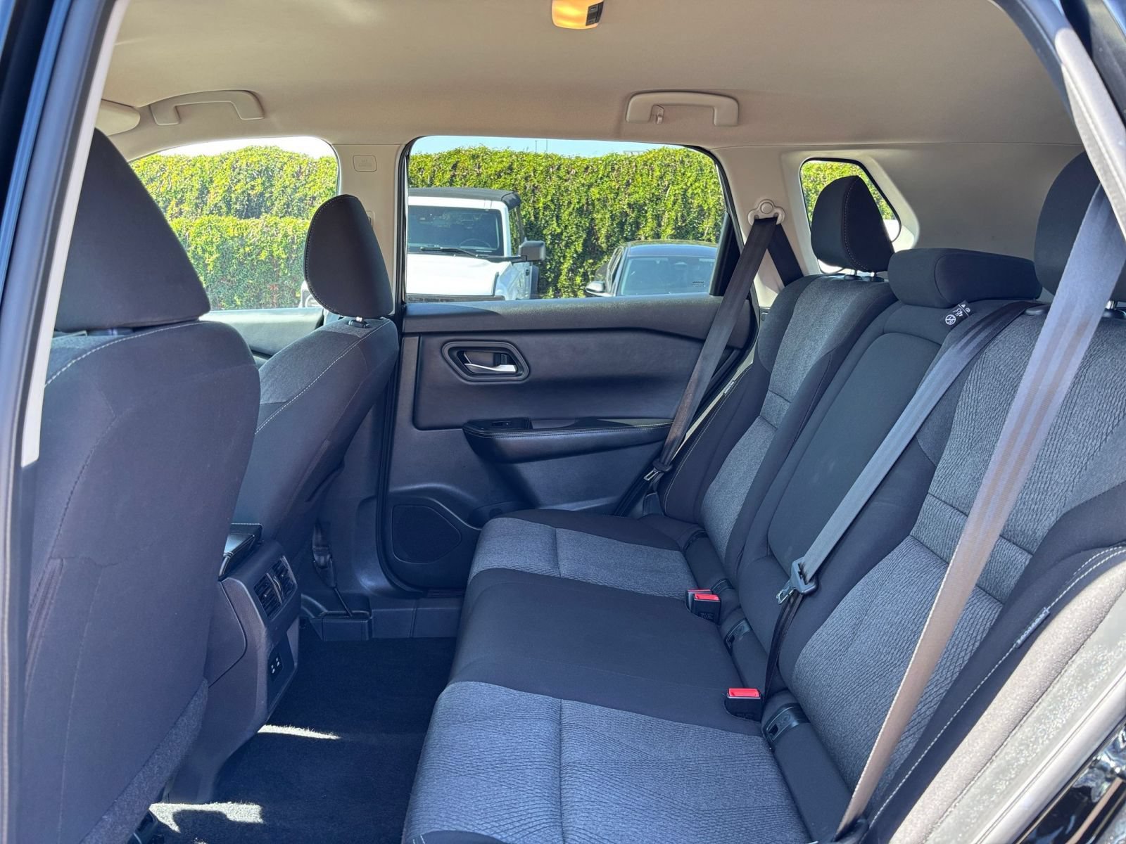 Used 2025 Nissan Rogue SV FWD image 27