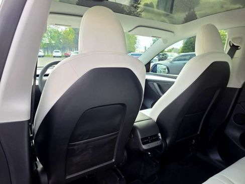 Used 2023 Tesla Model Y Long Range AWD/4WD image 35