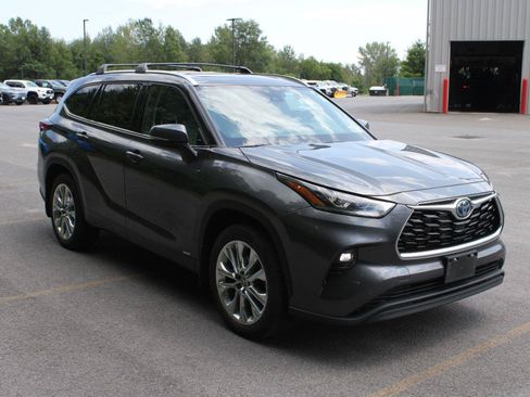 Used 2023 Toyota Highlander Limited AWD/4WD image 3