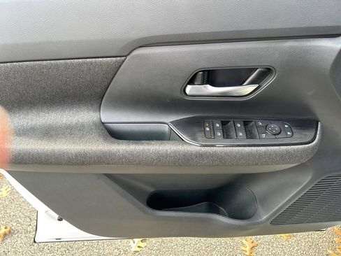 Used 2025 Nissan Kicks SV image 9