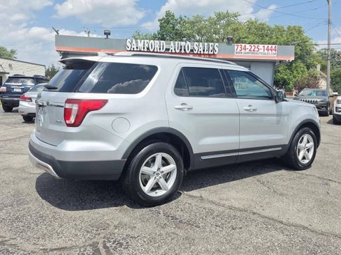 Used 2017 Ford Explorer XLT w/ Equipment Group 202A AWD/4WD image 10