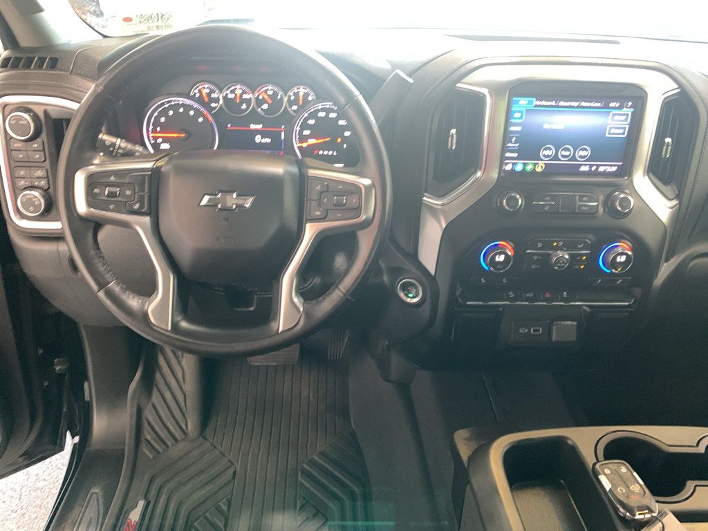 Used 2022 Chevrolet Silverado 1500 RST w/ LPO, Blackout Package AWD/4WD image 17