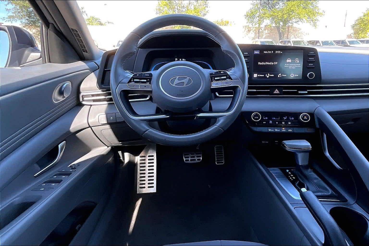 Used 2025 Hyundai Elantra Sport FWD image 12
