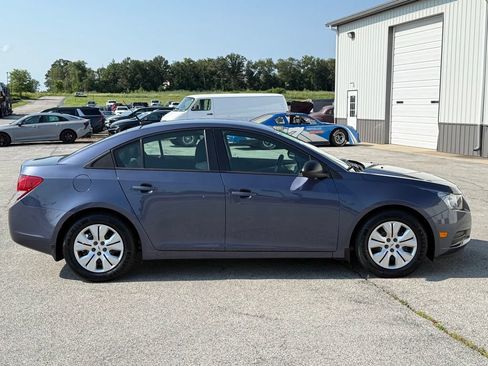 Used 2014 Chevrolet Cruze LS FWD image 9
