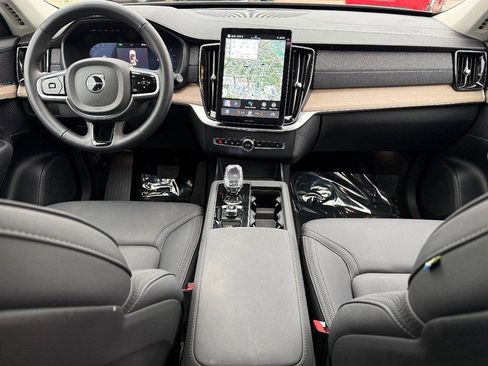 Used 2025 Volvo XC90 B6 Plus image 12