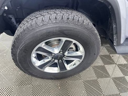 Used 2020 Jeep Wrangler Unlimited Sahara image 9