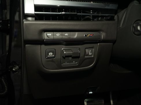 Used 2025 Cadillac Escalade V AWD/4WD image 39