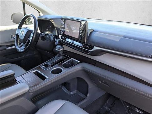 Used 2021 Toyota Sienna XLE image 23