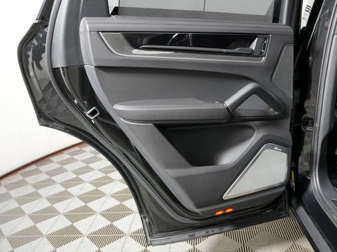 Certified 2024 Porsche Cayenne Turbo AWD/4WD image 41