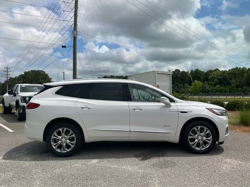 Used 2020 Buick Enclave Avenir w/ Avenir Technology Package FWD image 5