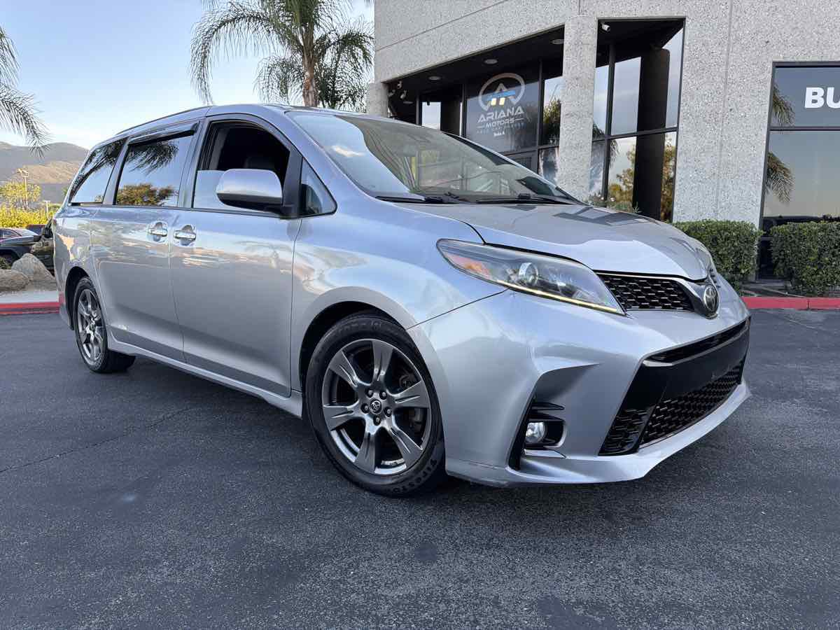 Used 2018 Toyota Sienna SE FWD image 7