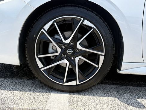 Used 2024 Nissan Sentra SR w/ SR Premium Package FWD image 9