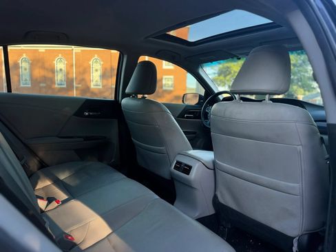 Used 2017 Honda Accord EX-L image 13