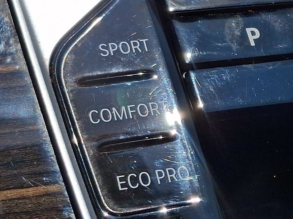 Used 2025 BMW X7 xDrive40i w/ Premium Package AWD/4WD image 27