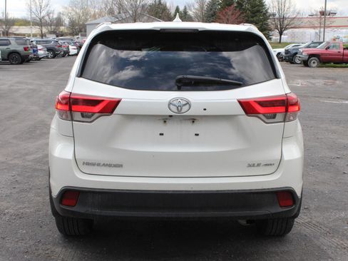 Used 2019 Toyota Highlander XLE AWD/4WD image 6