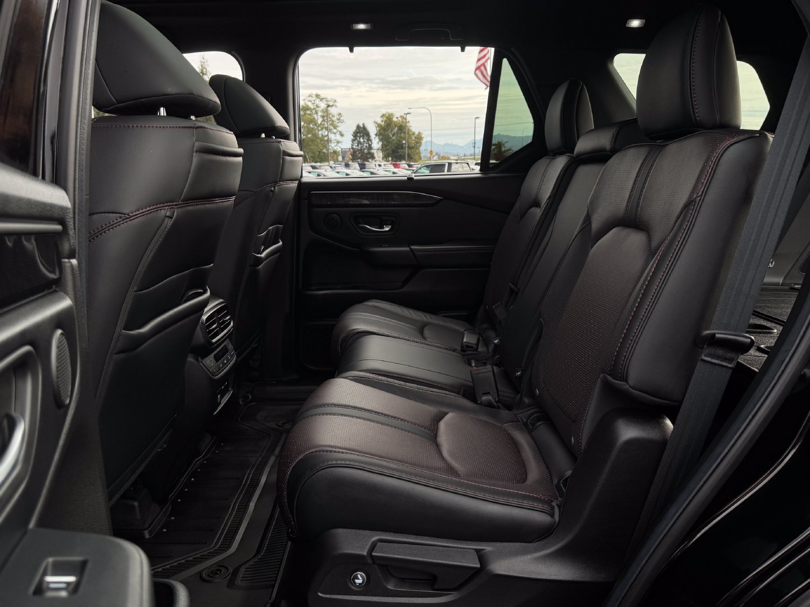 Certified 2025 Honda Pilot Black Edition image 29