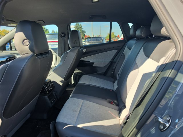 Used 2023 Volkswagen ID.4 2WD image 2