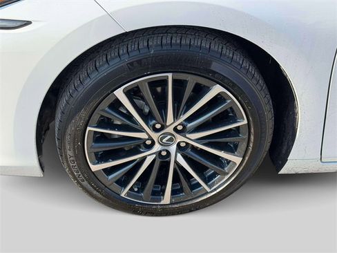 Certified 2024 Lexus ES 350 w/ Premium Package image 8