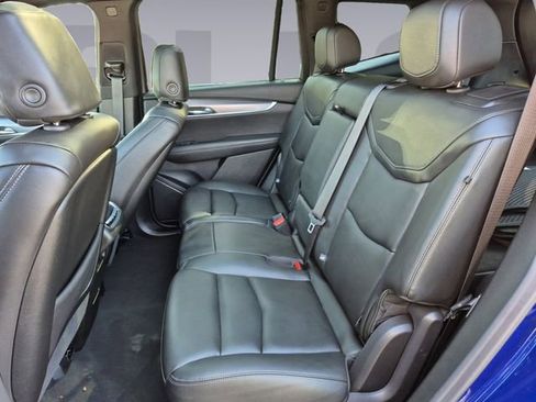 Used 2025 Cadillac XT6 Luxury image 16